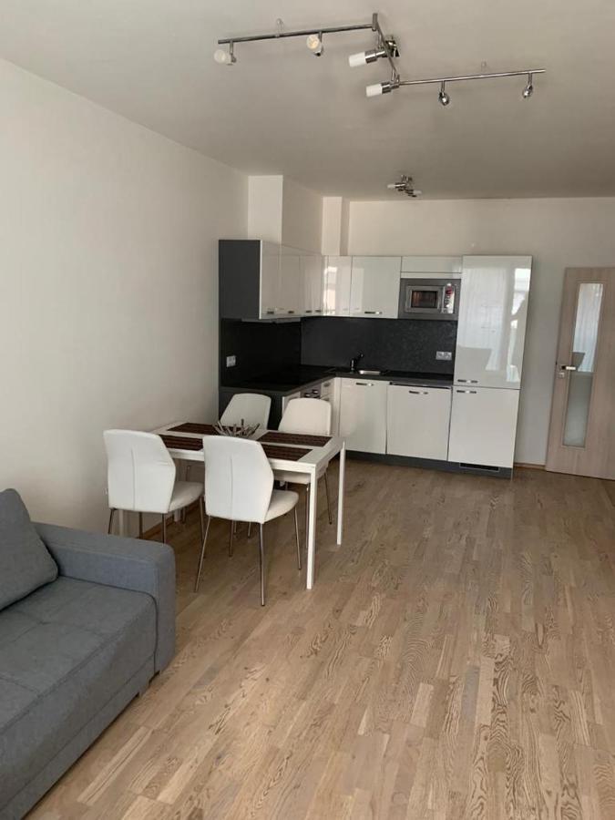 Apartamento Garden Tower - 8 Min Do Centra, Garaz