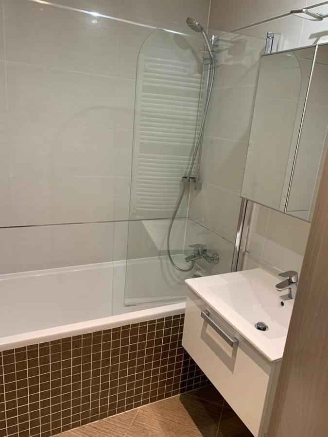 Garden Tower - 8 Min Do Centra, Garaz Apartamento Praga