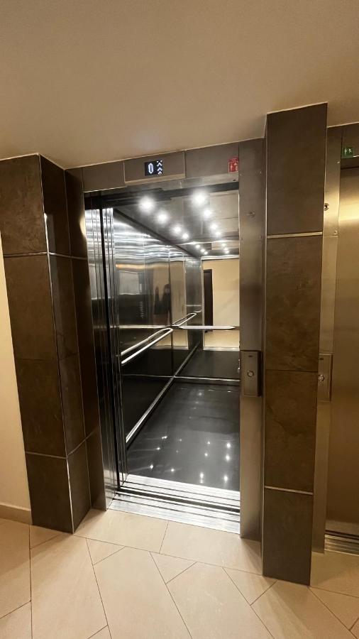 Apartamento Garden Tower - 8 Min Do Centra, Garaz